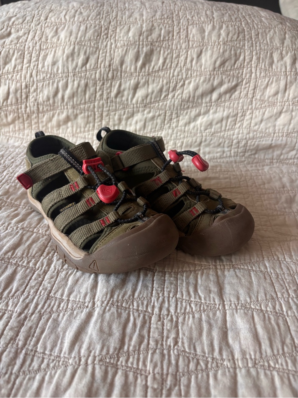 KEEN Kids Size 13 Closed Toe Hiking Water Sandals Green Red